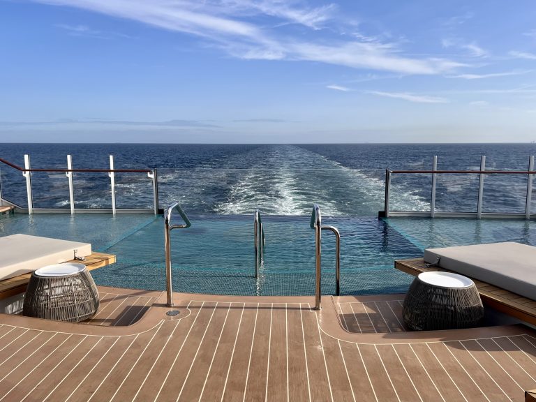wake-view-infinity-pool-on-explora-i